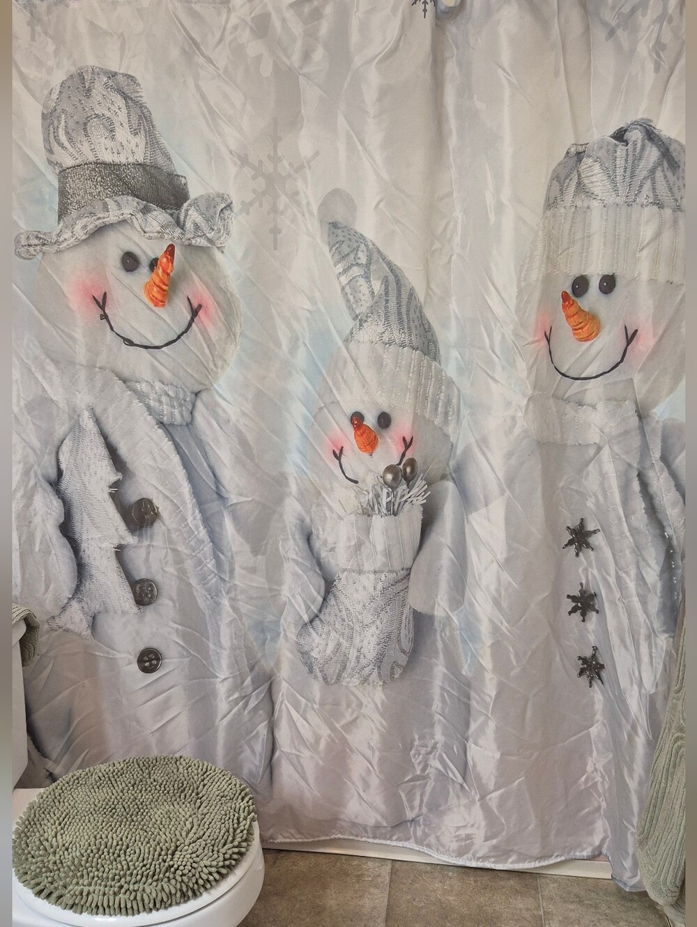 Snowman Shower Curtain with Playful Trio. NEVER USED. NO TAGS